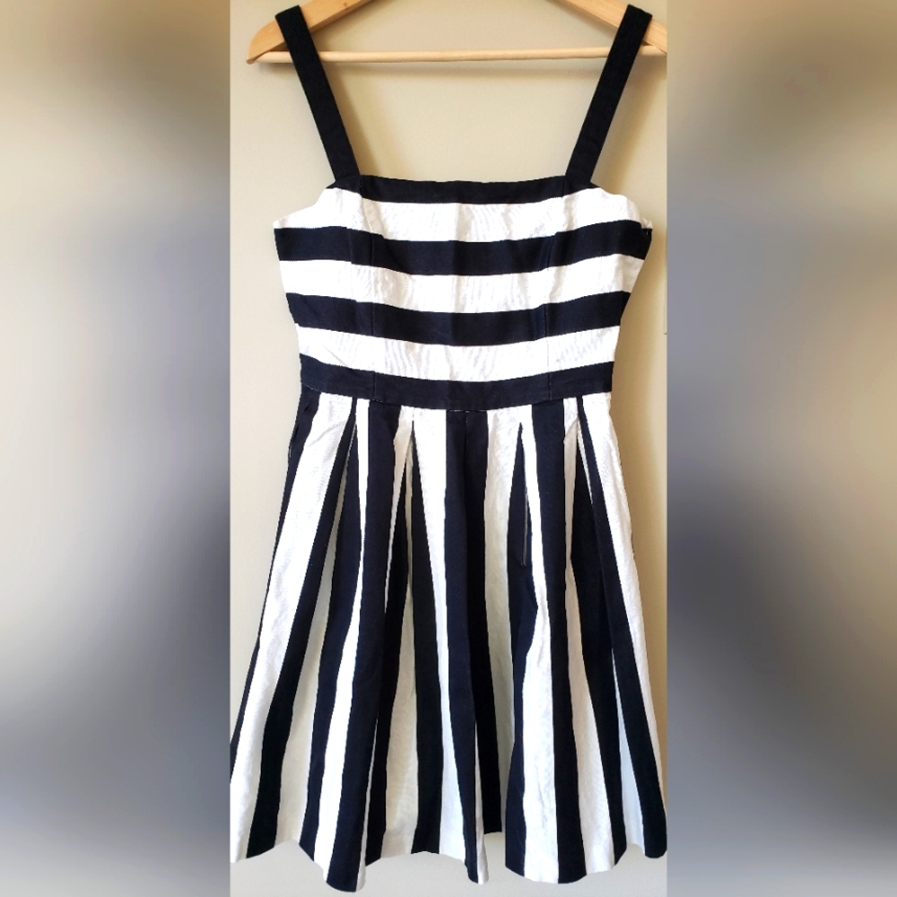 Anne Taylor Loft Black and White Sleeveless Dress - Size 4